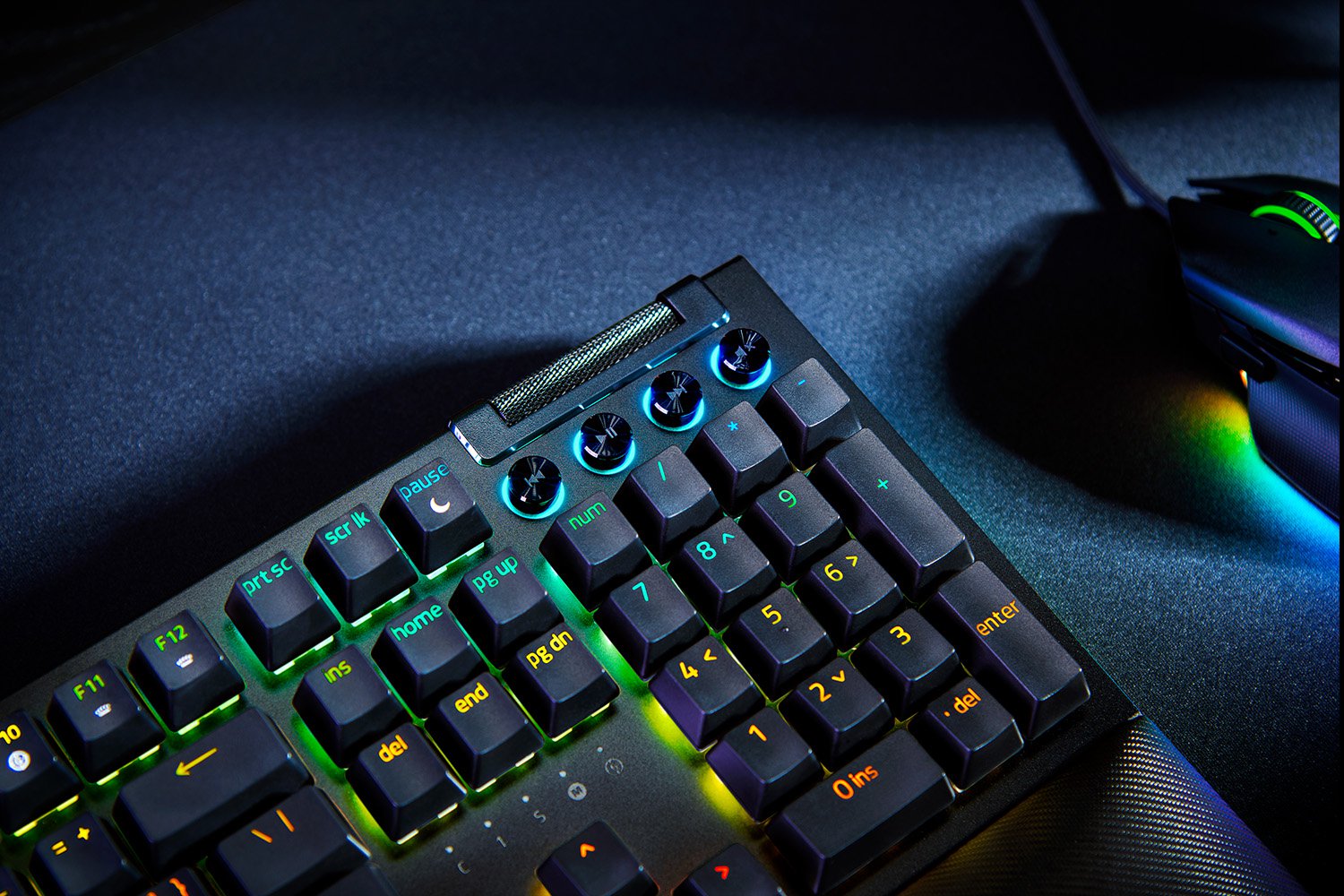 RAZER BLACKWIDOW V4 GAMING KEYBOARD GREEN SWITCH
